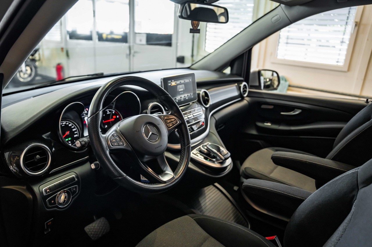 MERCEDES-BENZ V 220 d lang 7G-Tronic-image-13