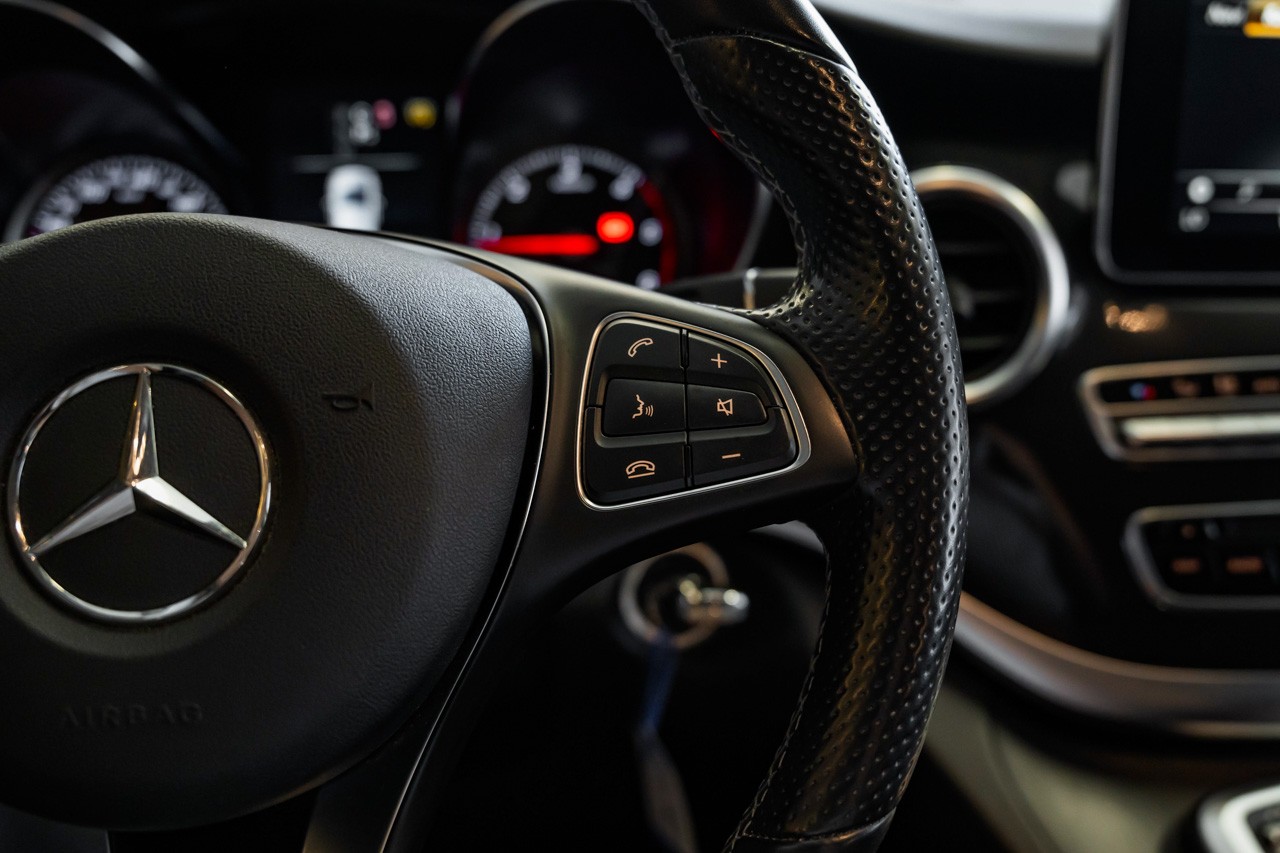 MERCEDES-BENZ V 220 d lang 7G-Tronic-image-27