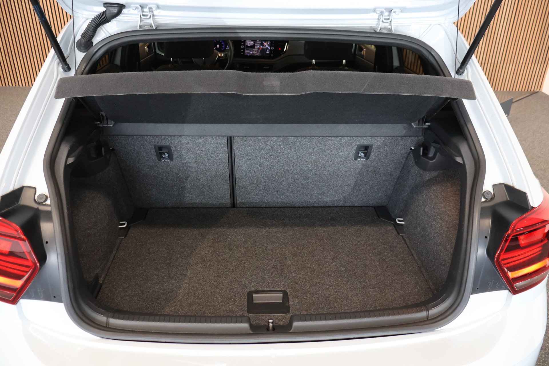 VW Polo 1.0 TSI BMT R Line-image-12