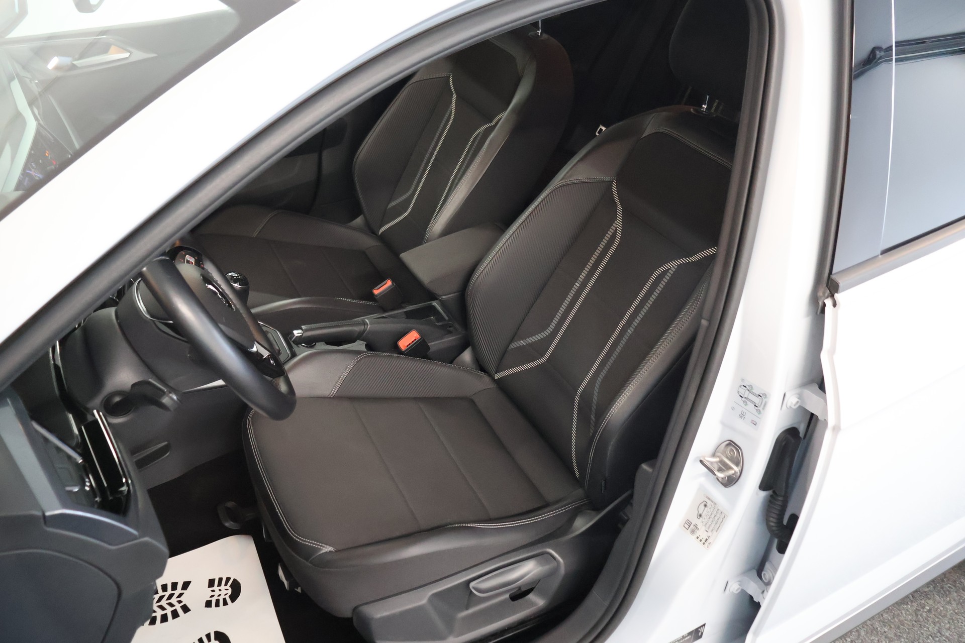 VW Polo 1.0 TSI BMT R Line-image-10