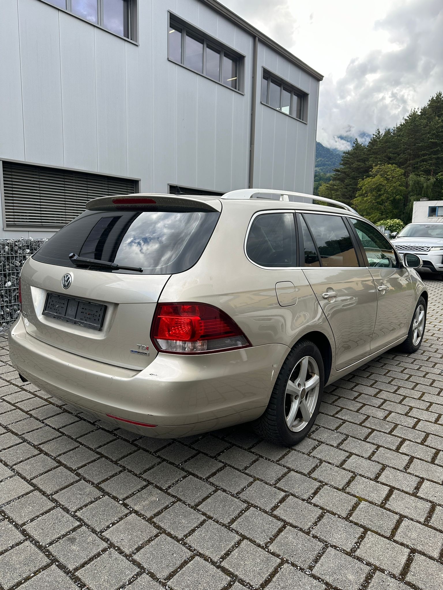 VW Golf Variant 1.6 TDI BMT Team DSG-image-5