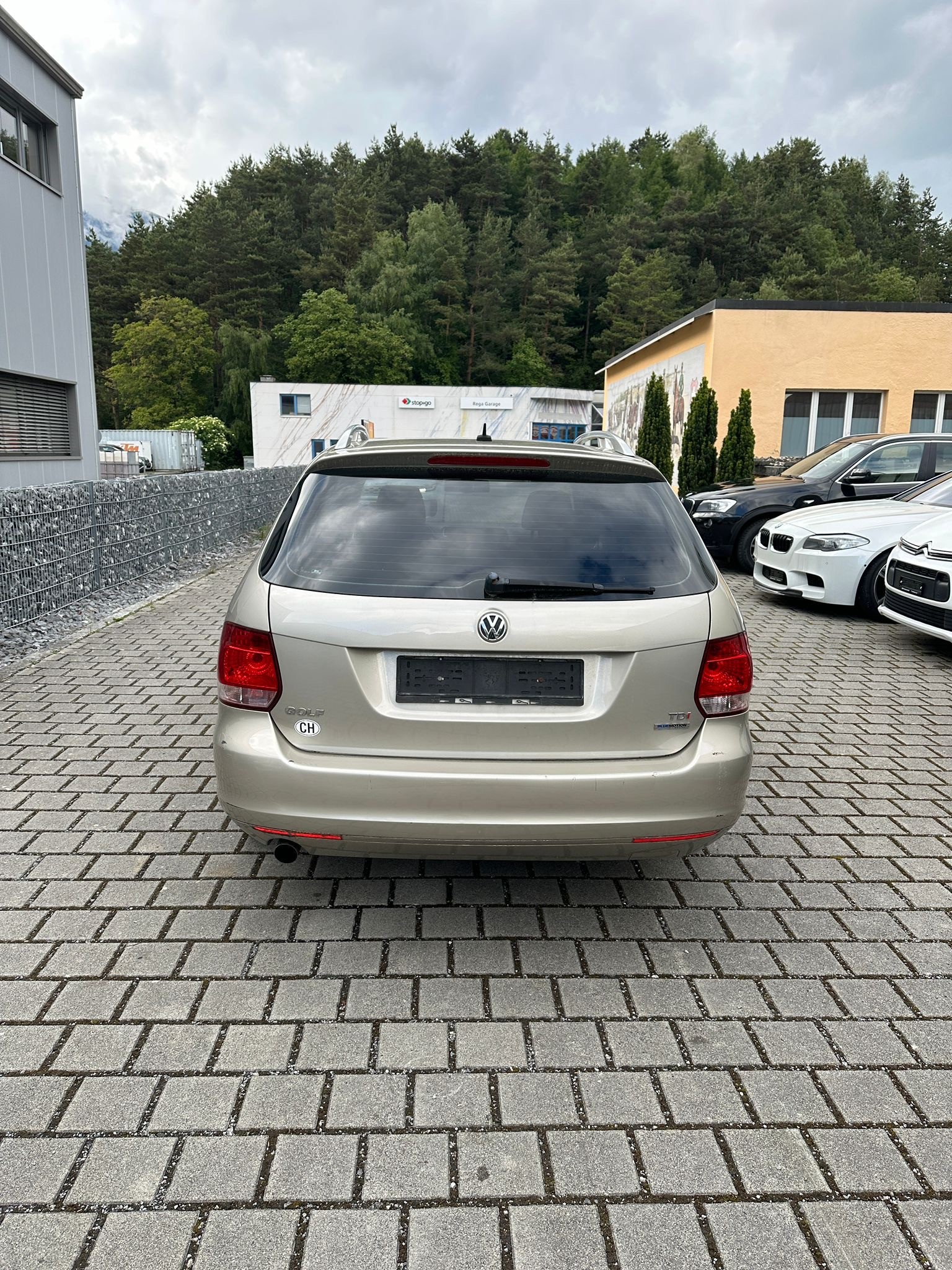 VW Golf Variant 1.6 TDI BMT Team DSG-image-2