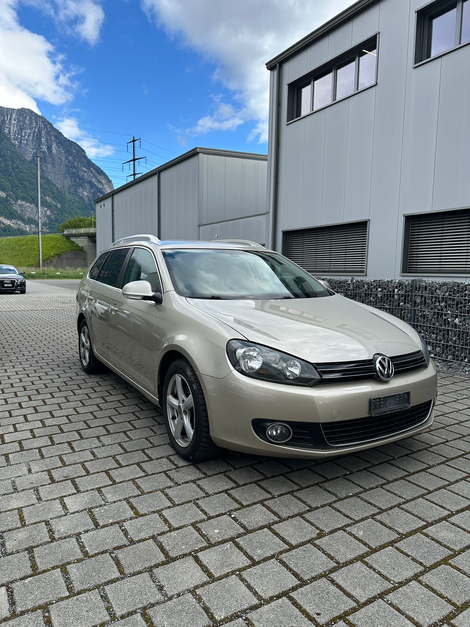 VW Golf Variant 1.6 TDI BMT Team DSG-image-3