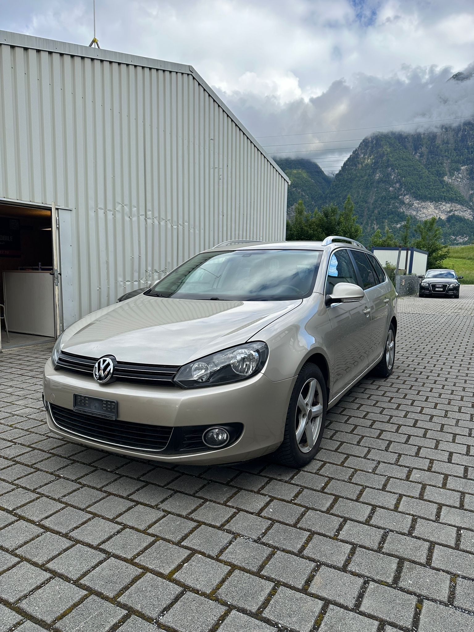 VW Golf Variant 1.6 TDI BMT Team DSG-image-4