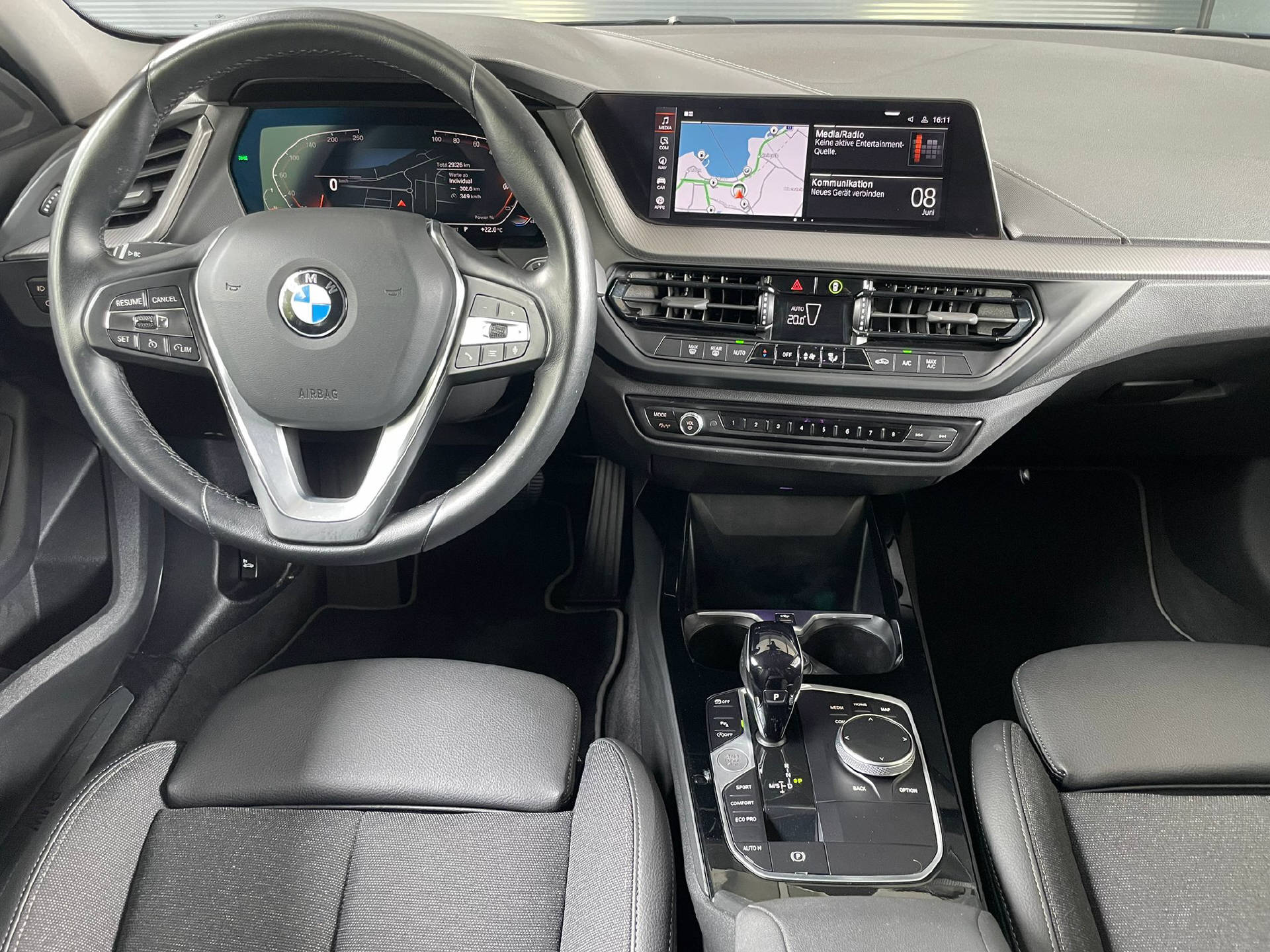 BMW 118i-image-6