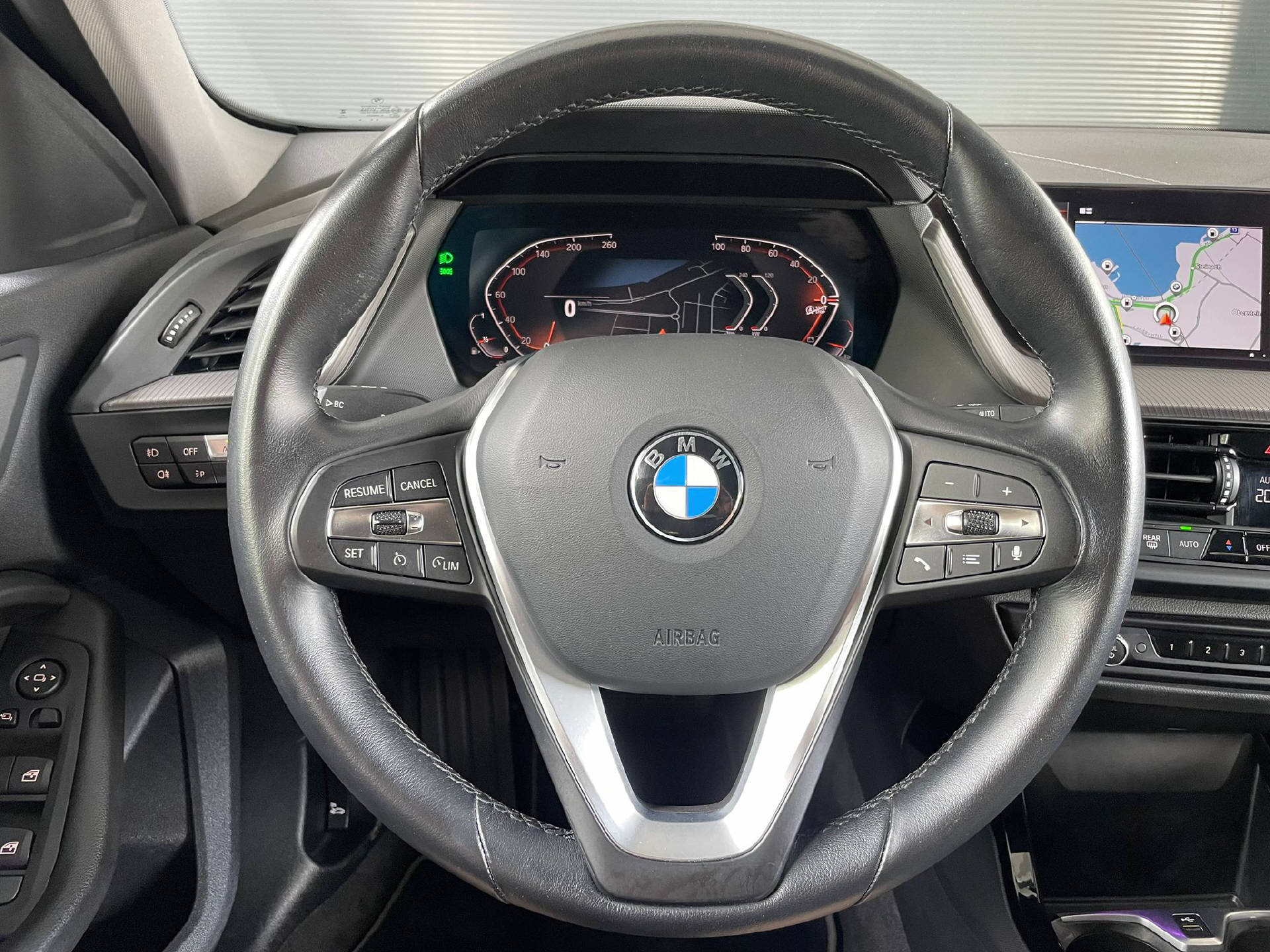 BMW 118i-image-7