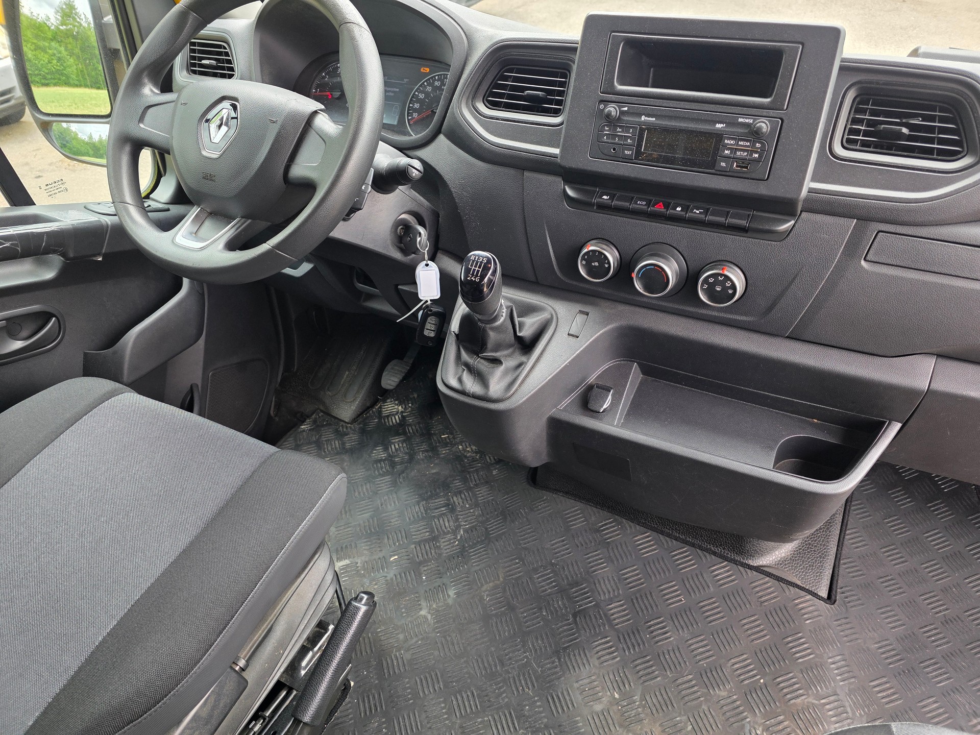RENAULT Master T35 2.3dCi 135 L3H2-image-8