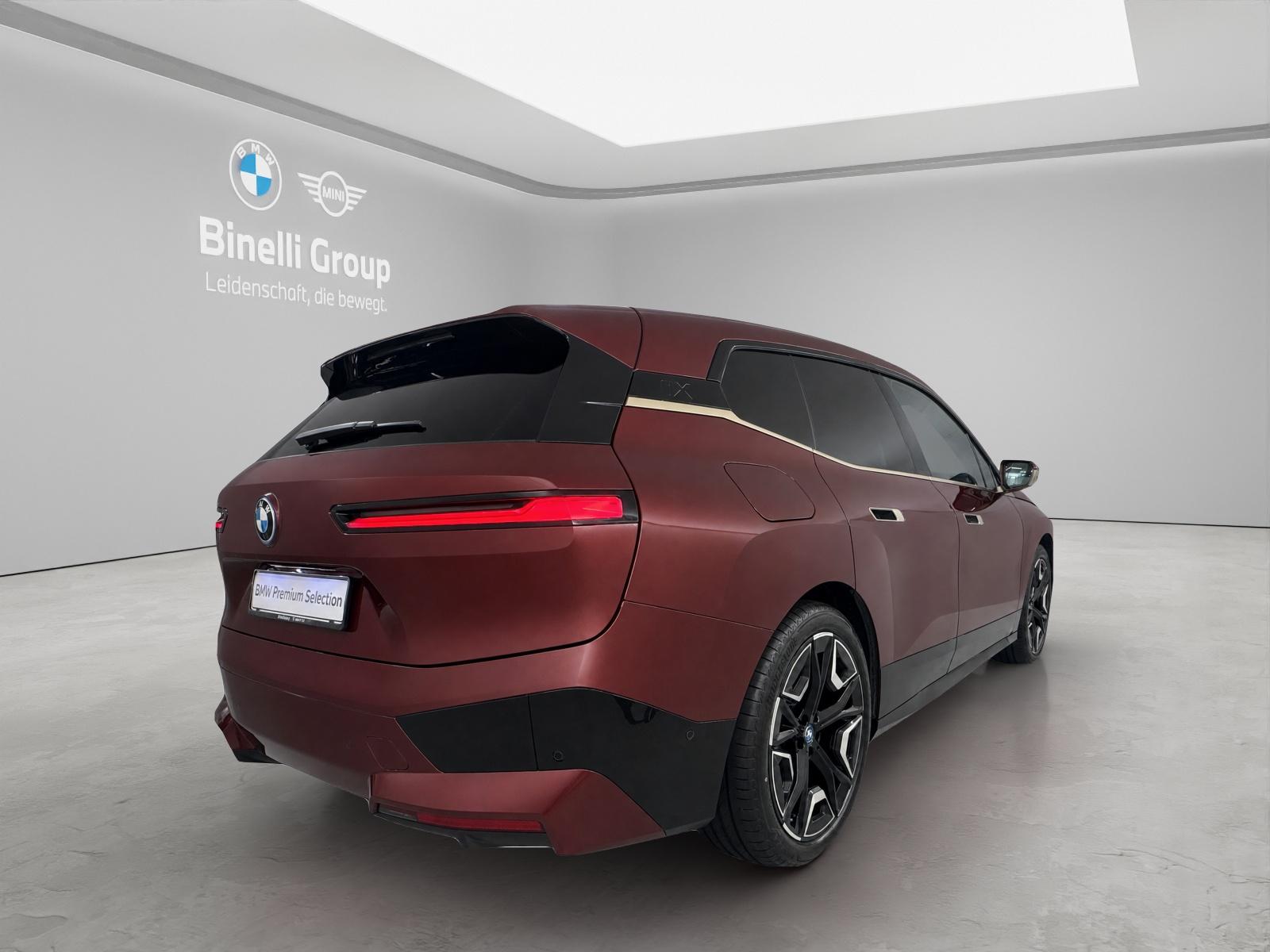 BMW iX xDrive40-image-4