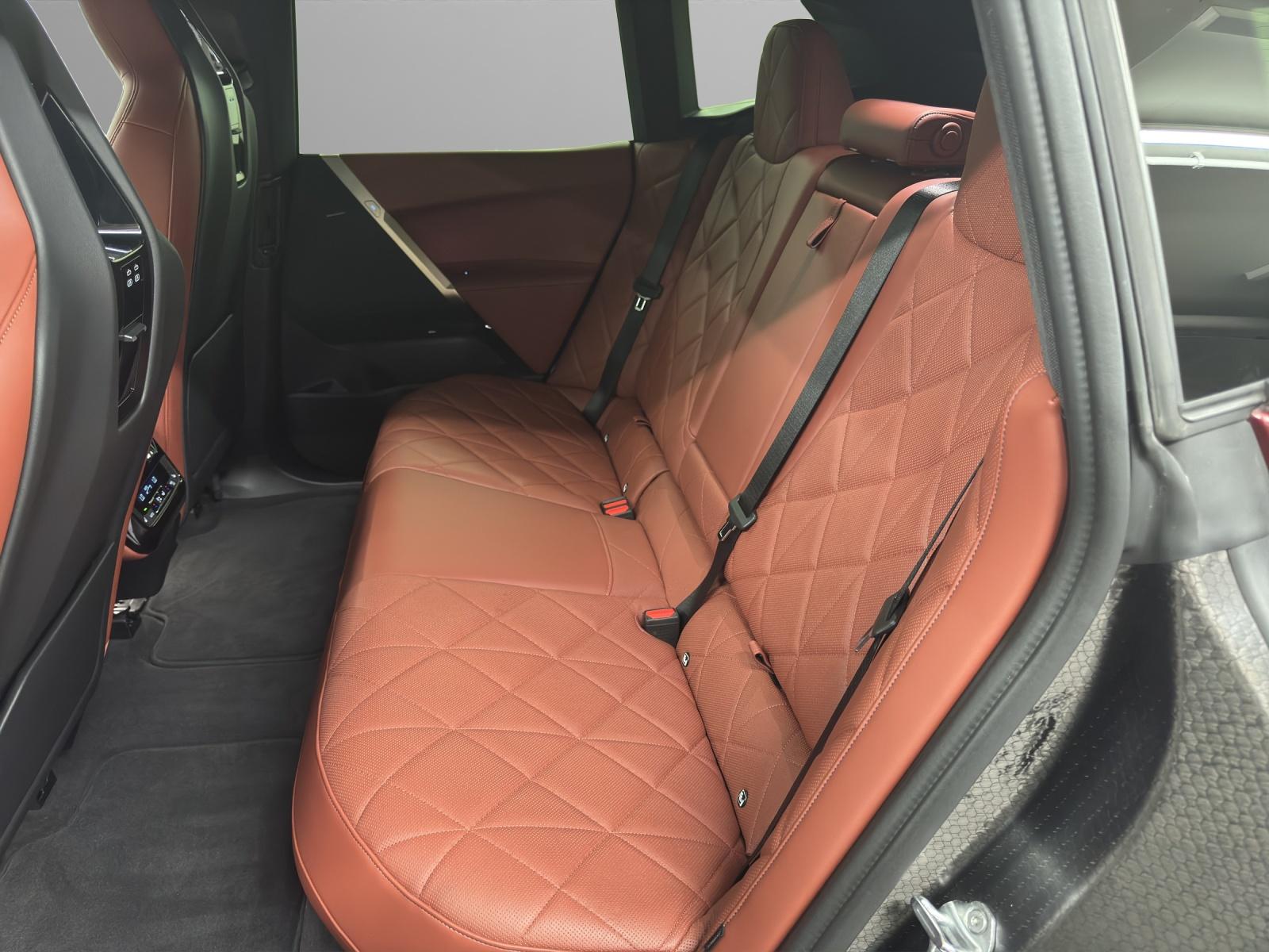 BMW iX xDrive40-image-13