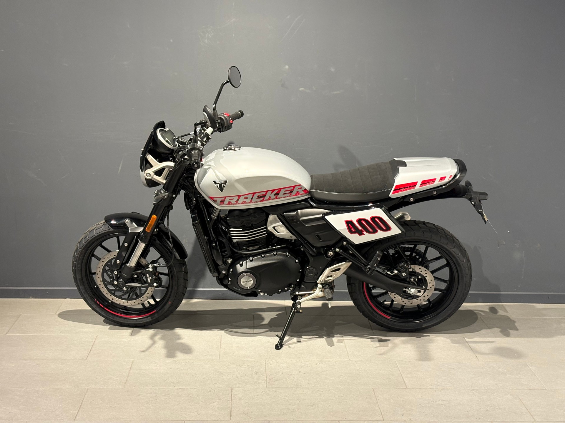 TRIUMPH Tracker 400-showroom-element-3