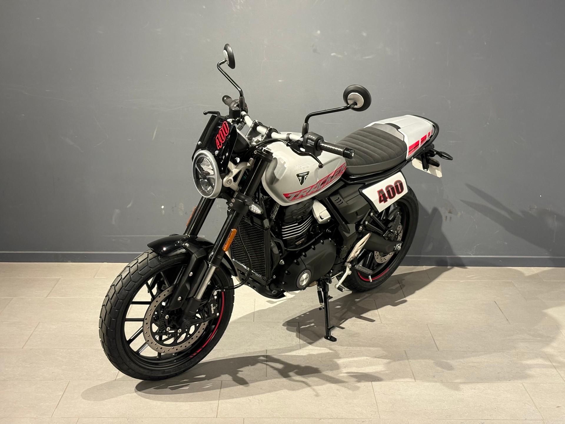TRIUMPH Tracker 400-showroom-element-2