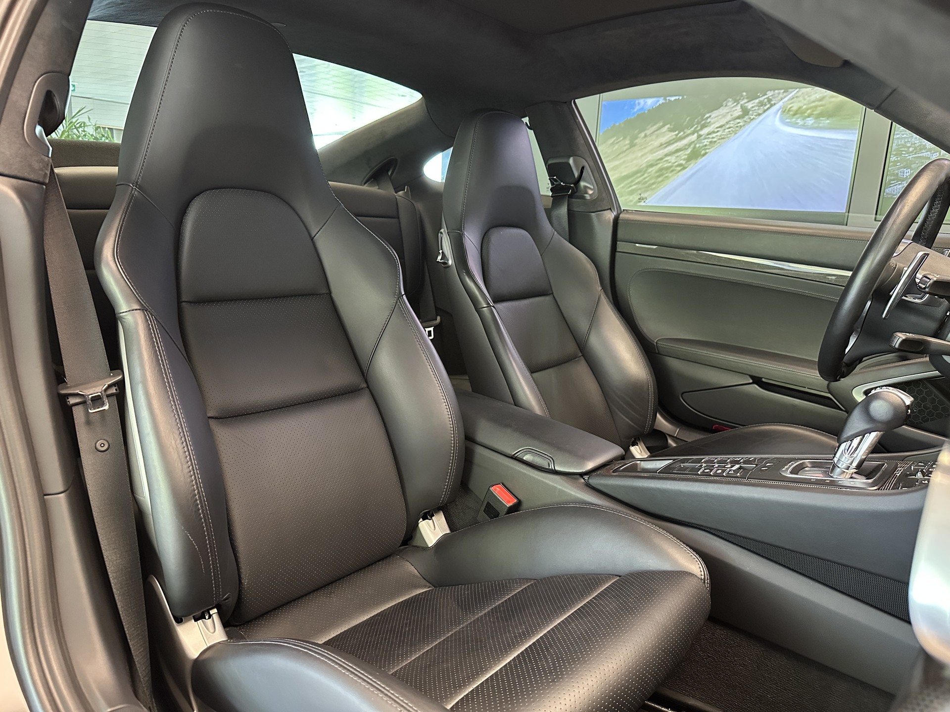 PORSCHE 911 Carrera 4 GTS PDK-image-9