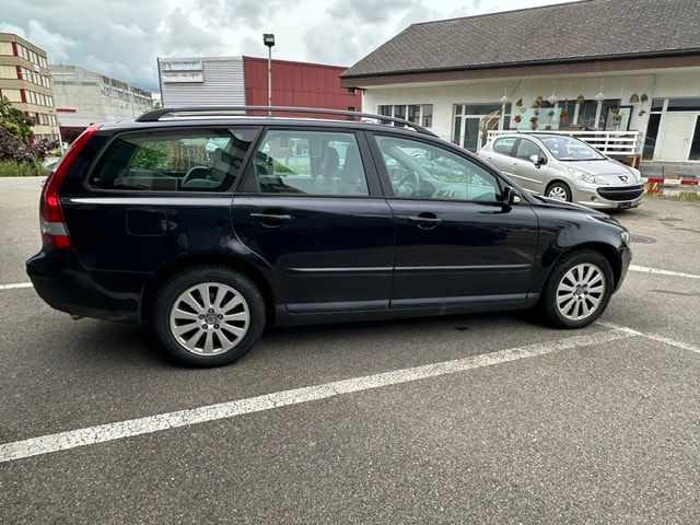VOLVO V50 T5 AWD Momentum-image-4