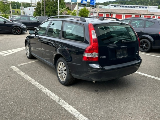 VOLVO V50 T5 AWD Momentum-image-1