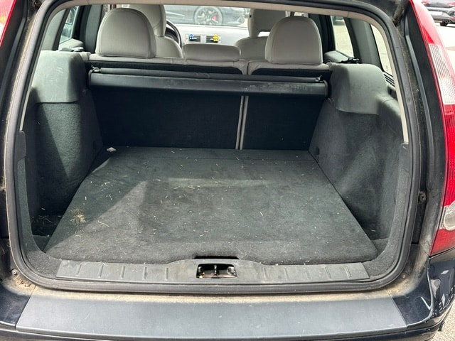 VOLVO V50 T5 AWD Momentum-image-10
