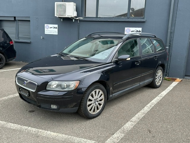 VOLVO V50 T5 AWD Momentum-image-0