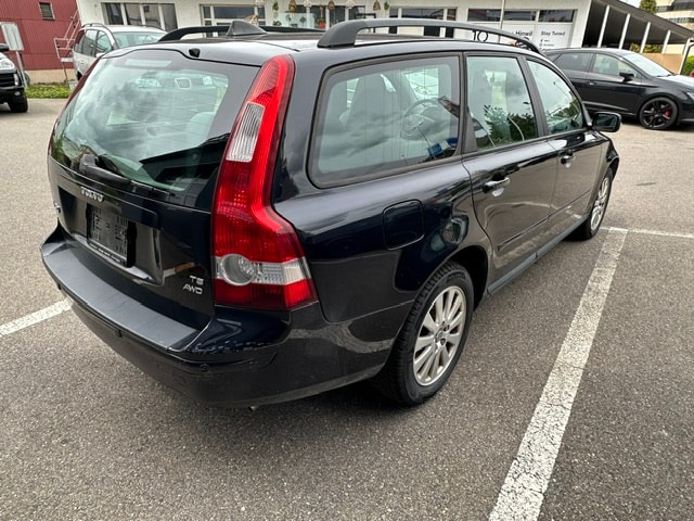 VOLVO V50 T5 AWD Momentum-image-3