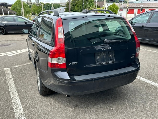 VOLVO V50 T5 AWD Momentum-image-2
