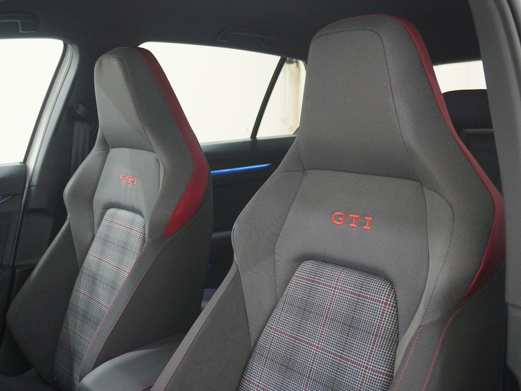 VW Golf VIII 2.0 TSI GTI DSG-image-12