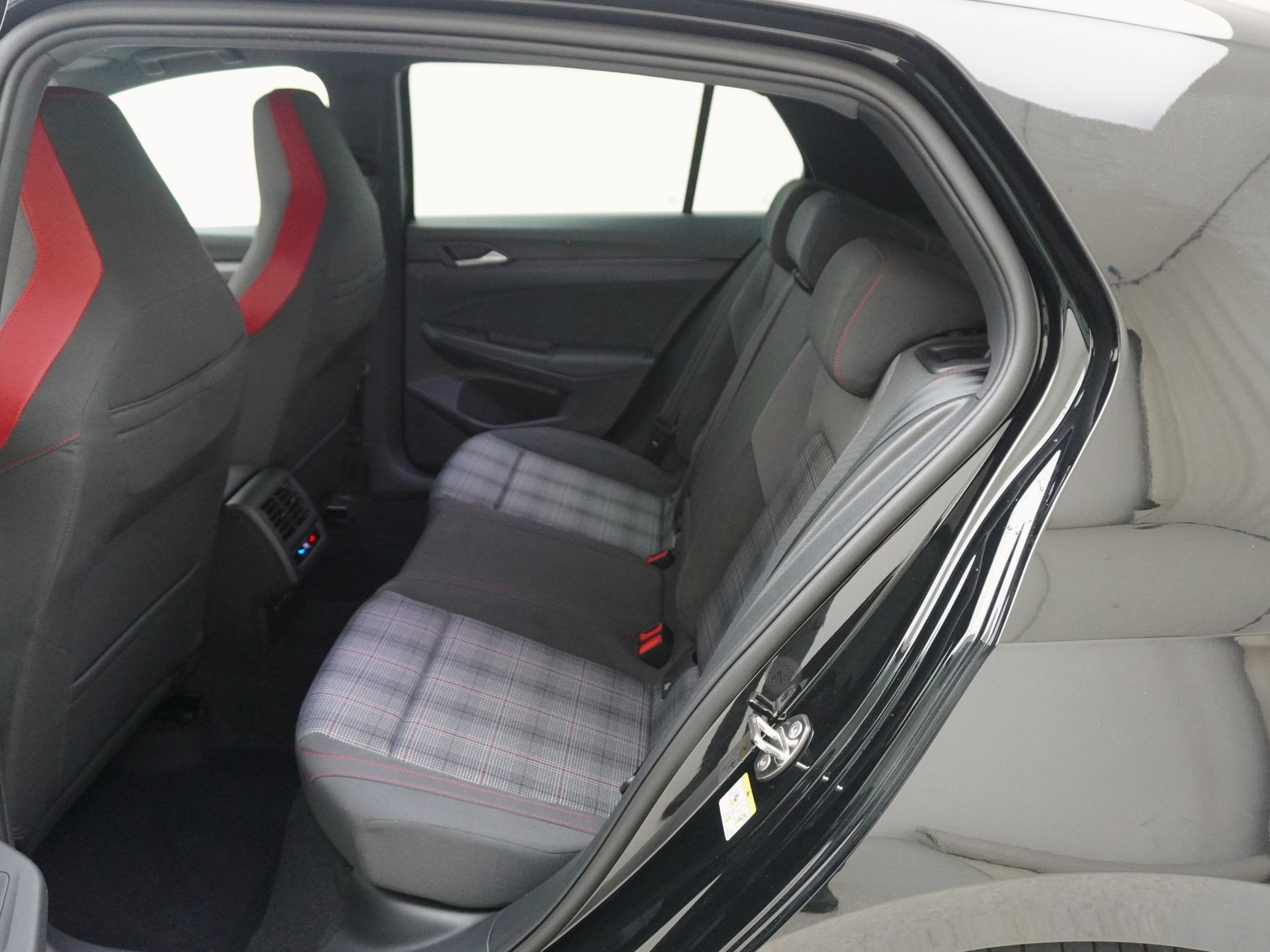 VW Golf VIII 2.0 TSI GTI DSG-image-13