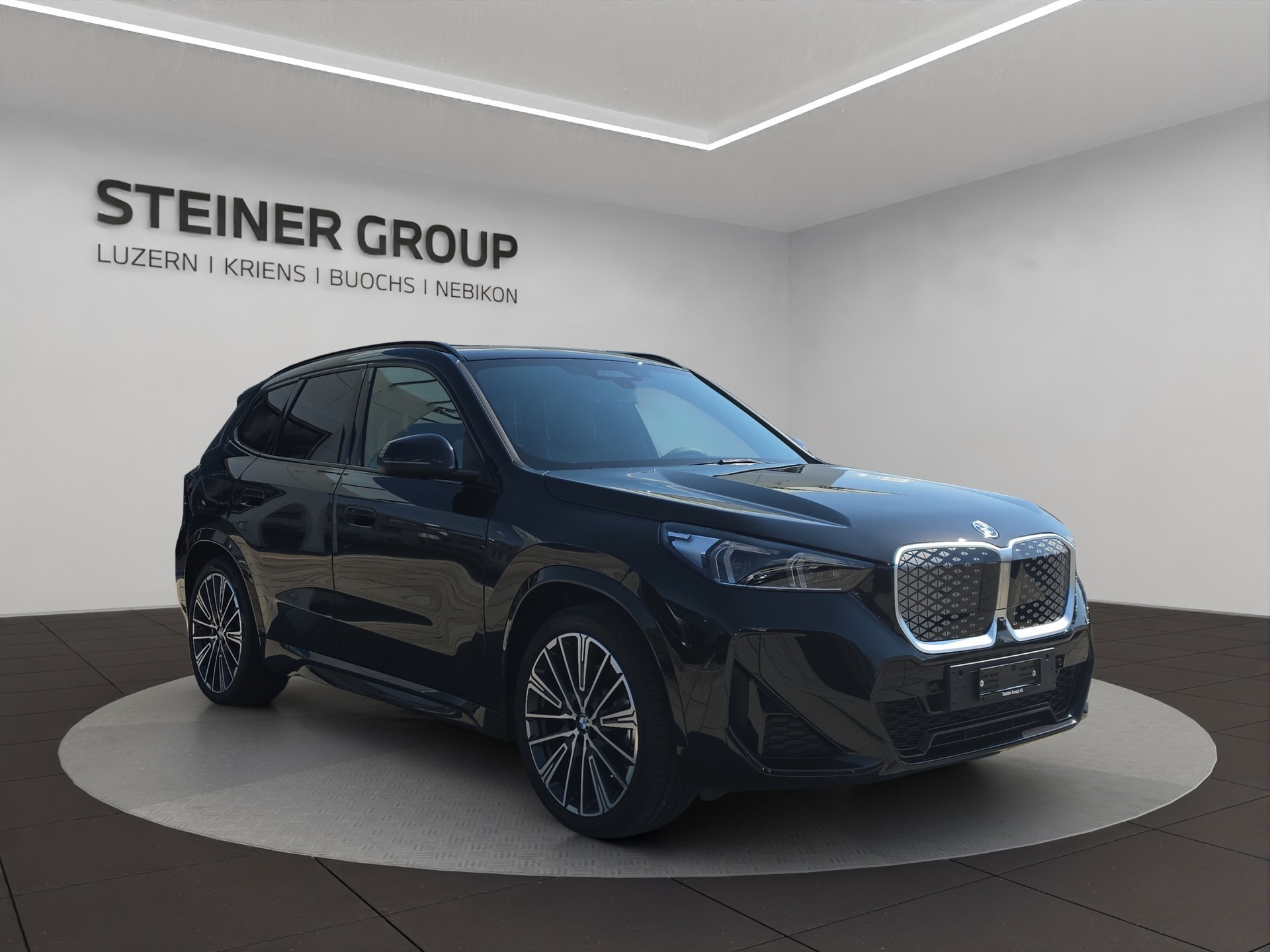 BMW iX1 xDrive 30 M Sport-image-2