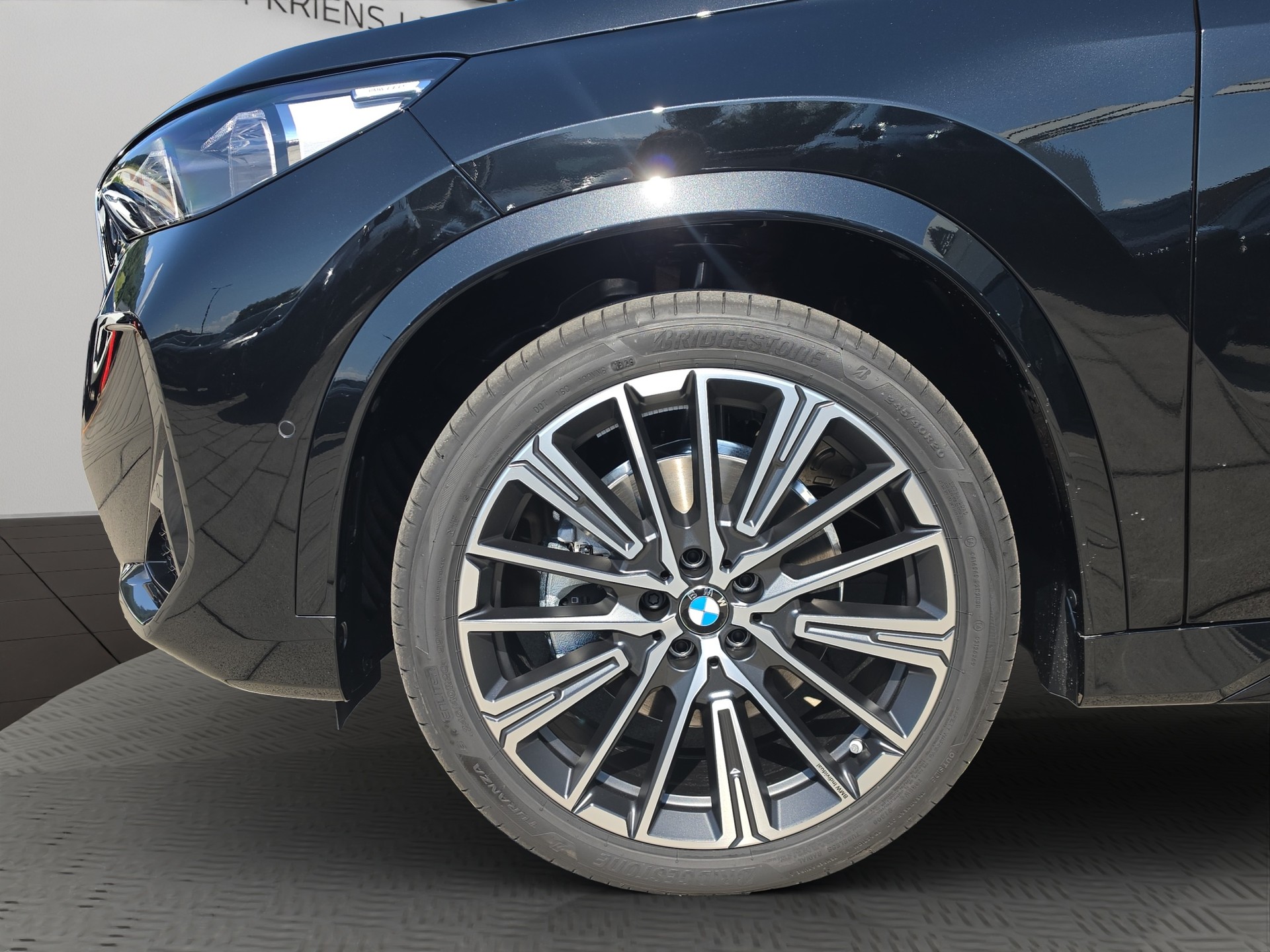 BMW iX1 xDrive 30 M Sport-image-8