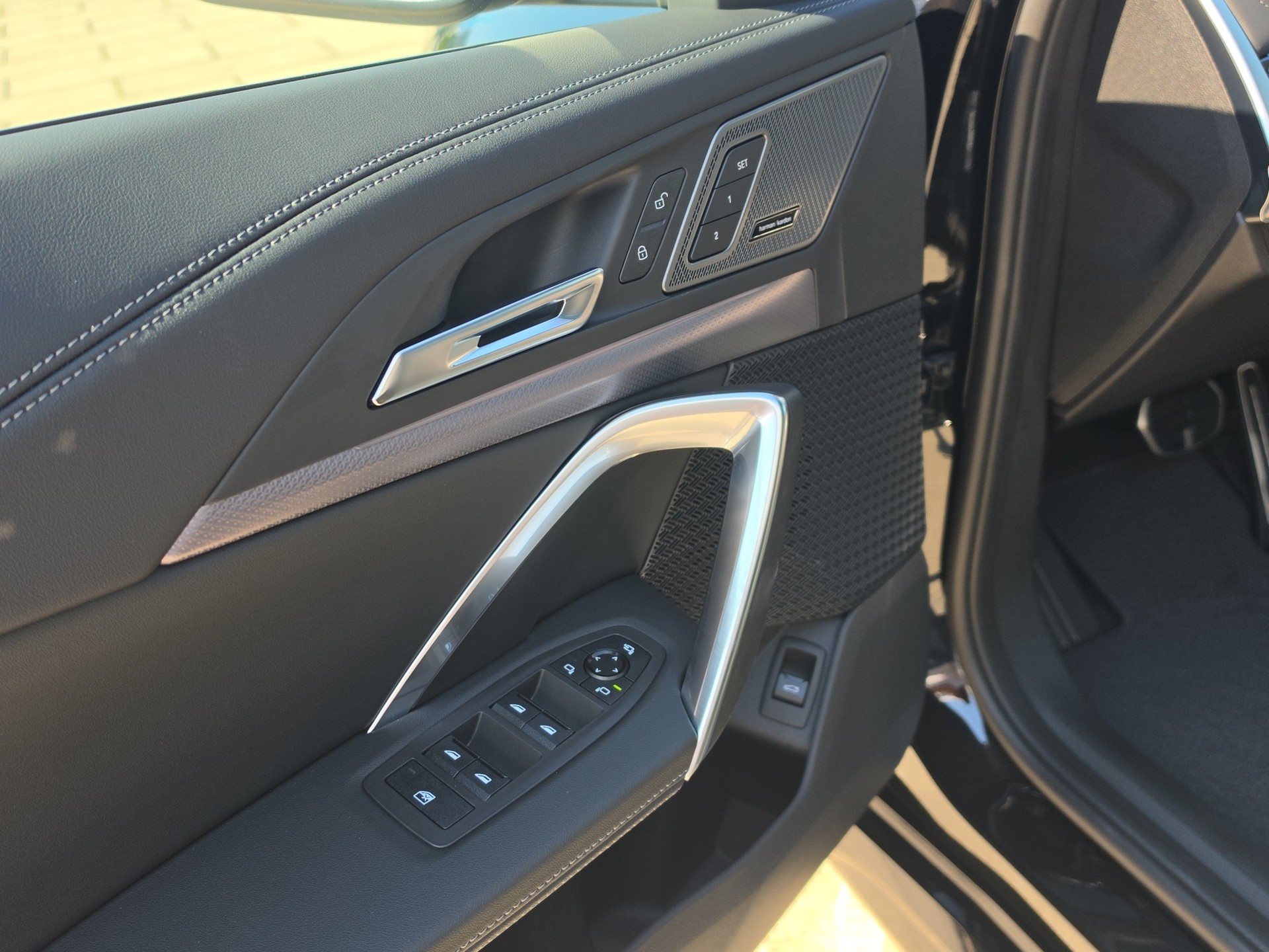 BMW iX1 xDrive 30 M Sport-image-11