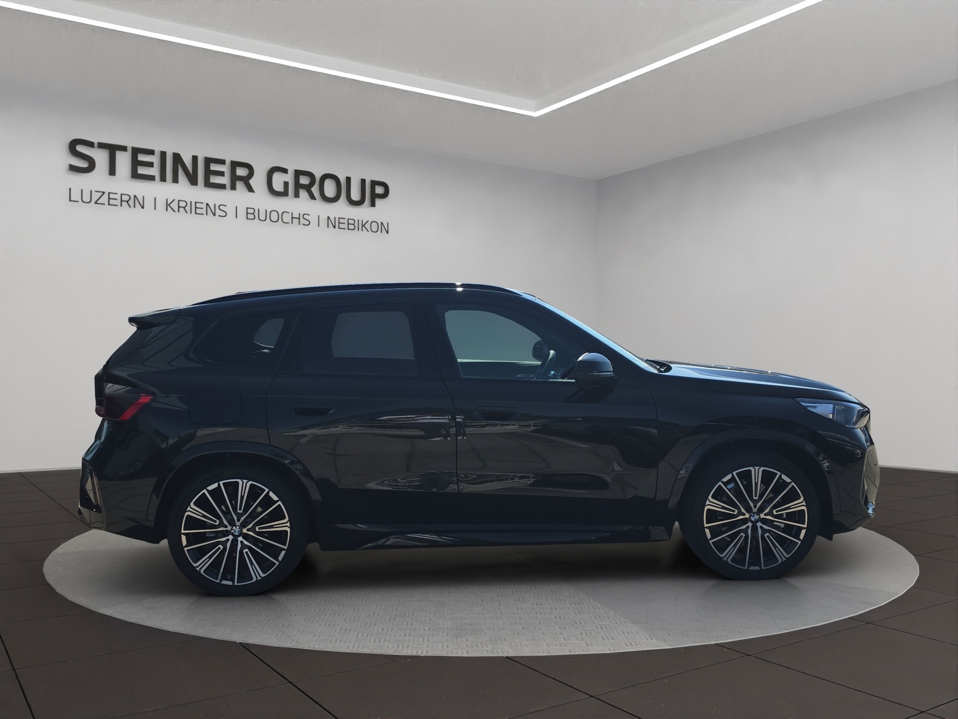 BMW iX1 xDrive 30 M Sport-image-3