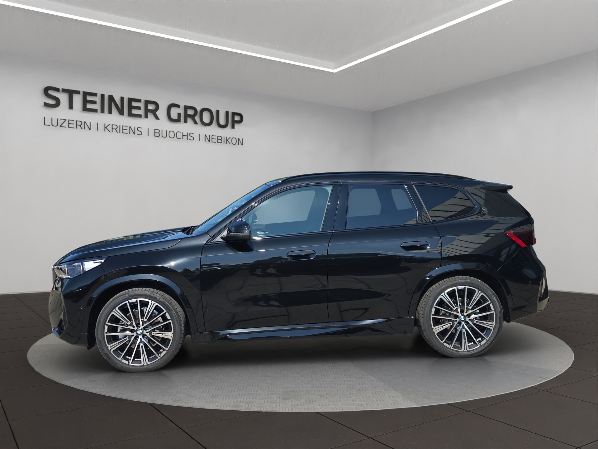 BMW iX1 xDrive 30 M Sport-image-7