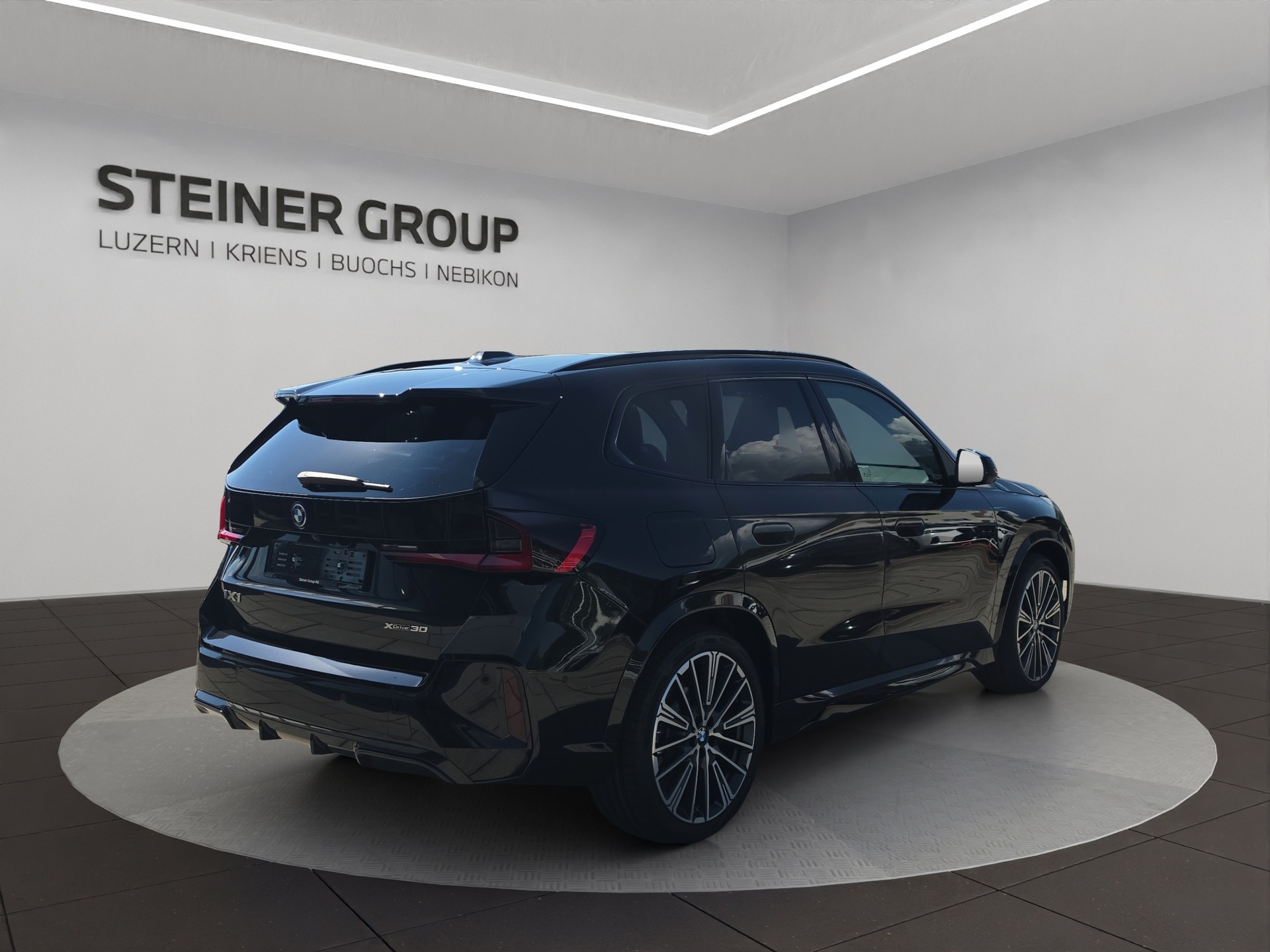 BMW iX1 xDrive 30 M Sport-image-4