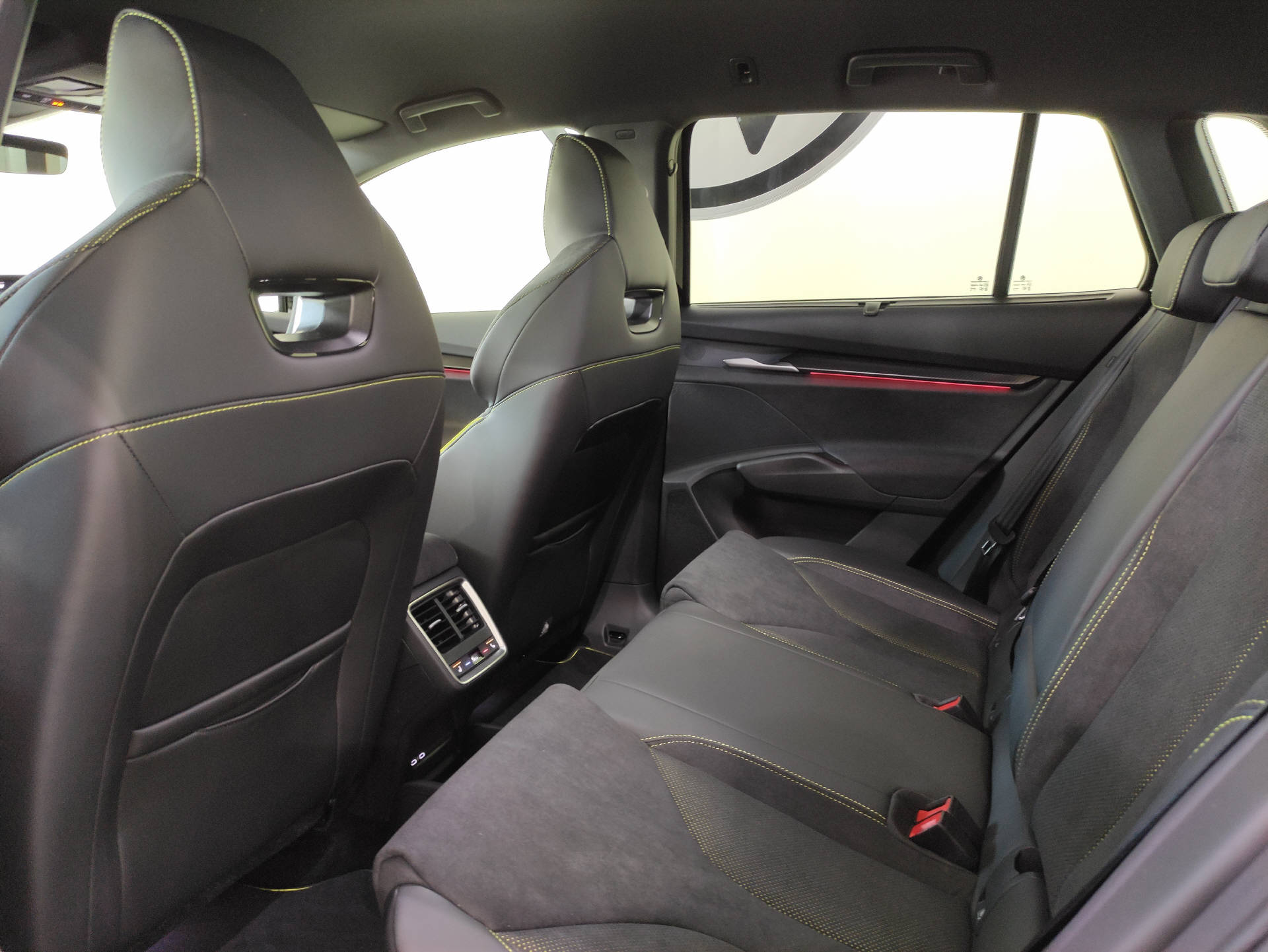 SKODA Elroq RS 4x4 MAXX-image-12