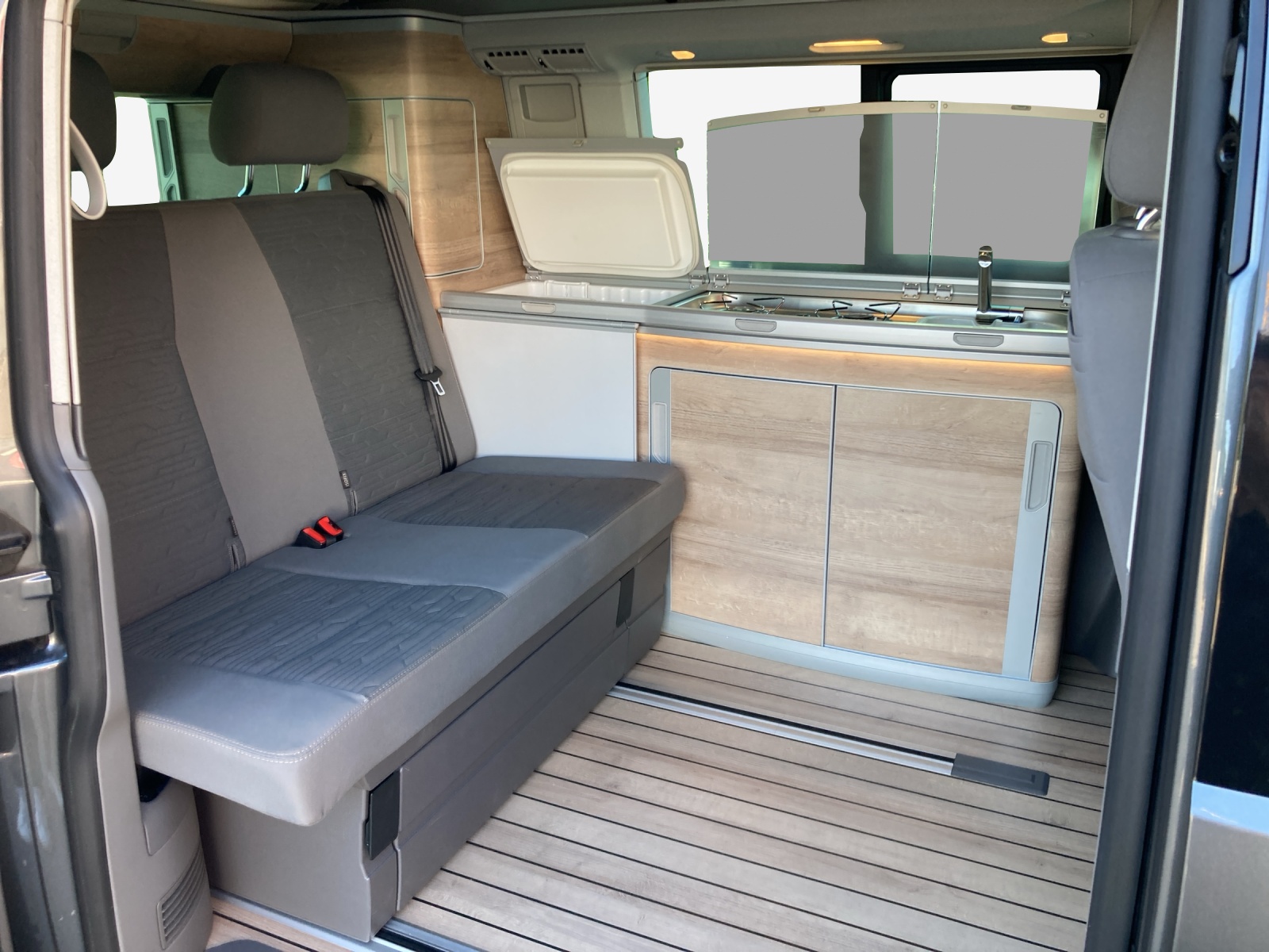 VW T6.1 California 2.0 TDI Ocean Liberty DSG-image-11