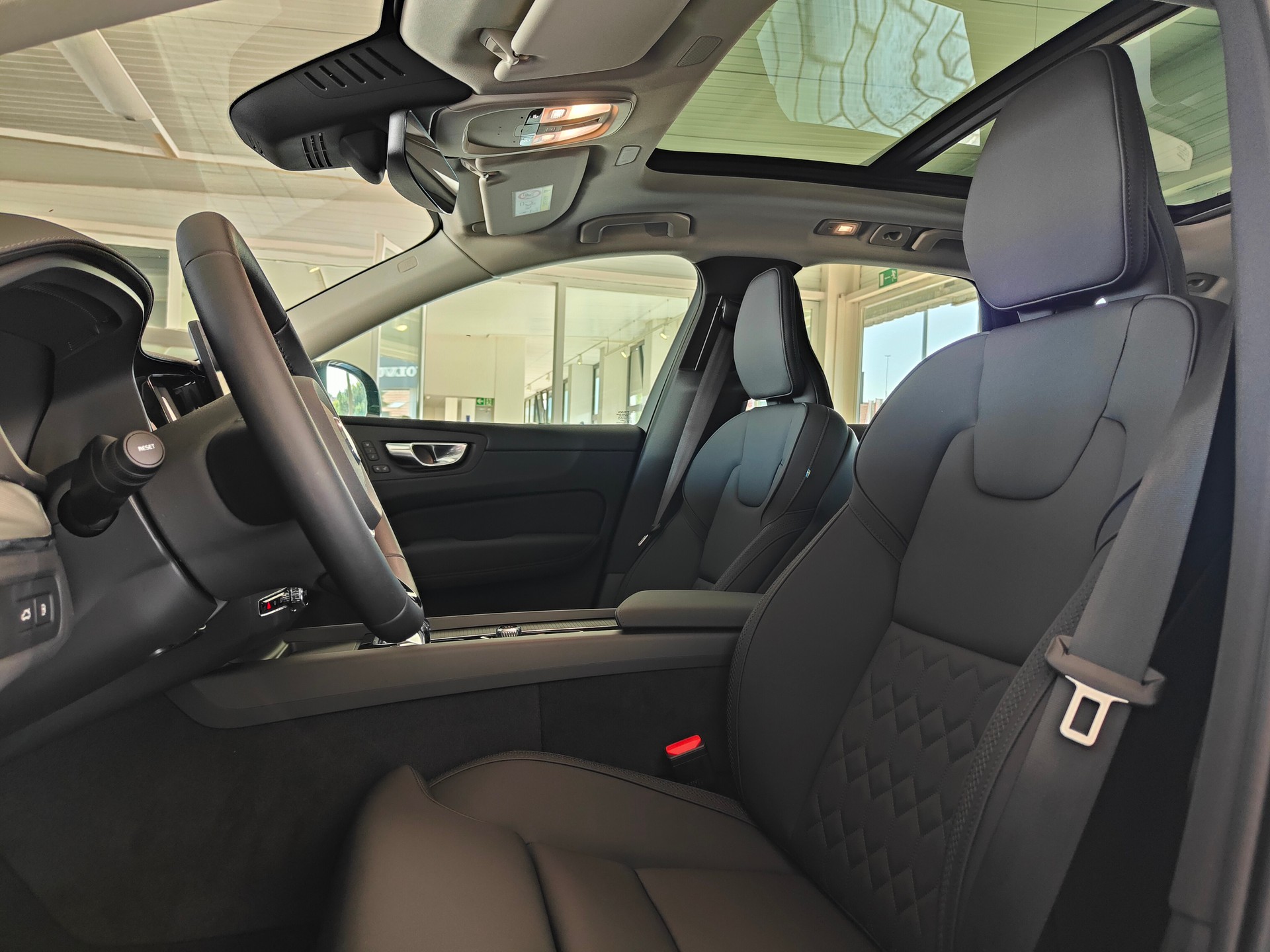 VOLVO XC60 T8 eAWD PluginHybrid Ultra Dark Geartronic-image-9