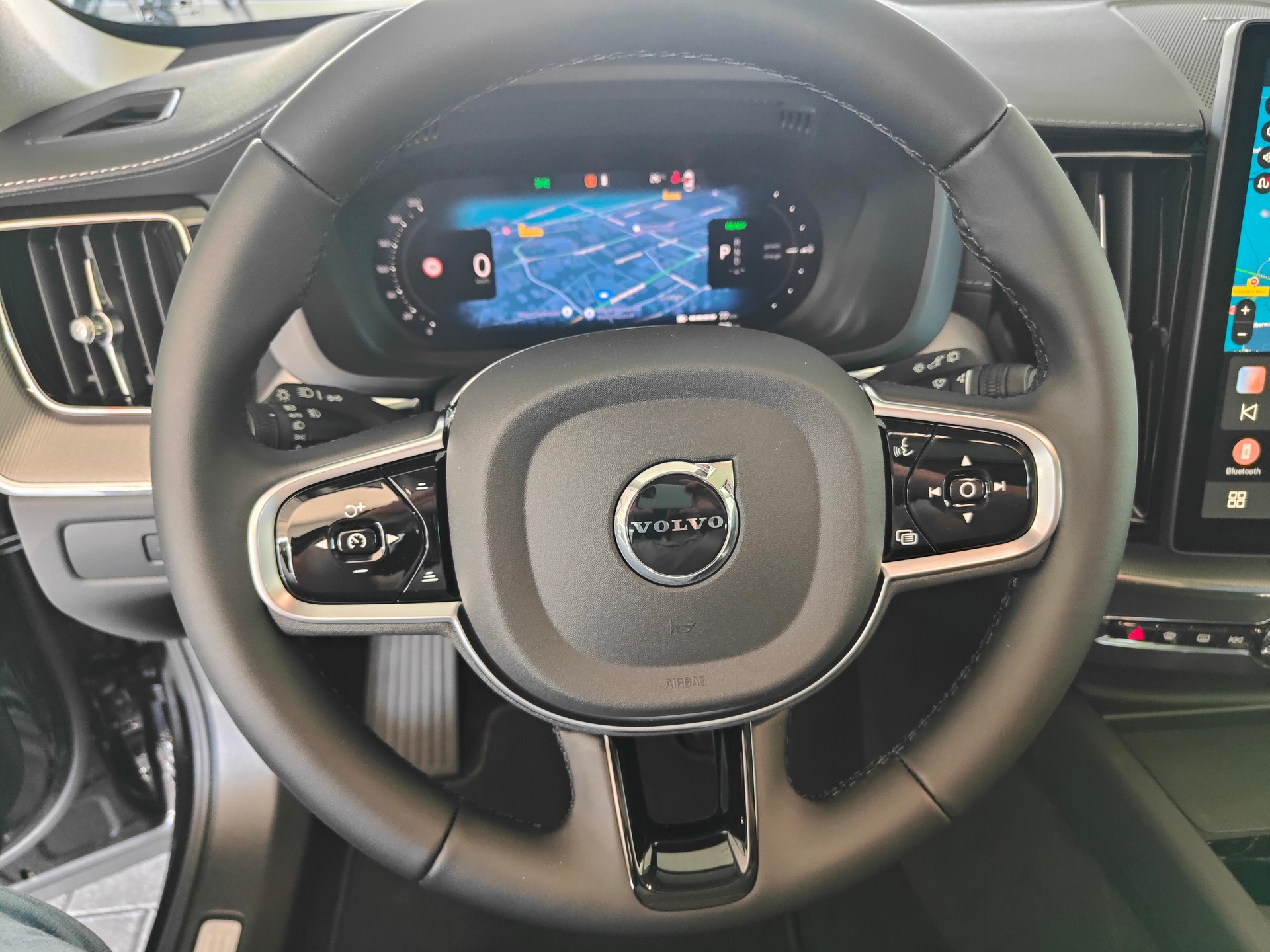 VOLVO XC60 T8 eAWD PluginHybrid Ultra Dark Geartronic-image-12