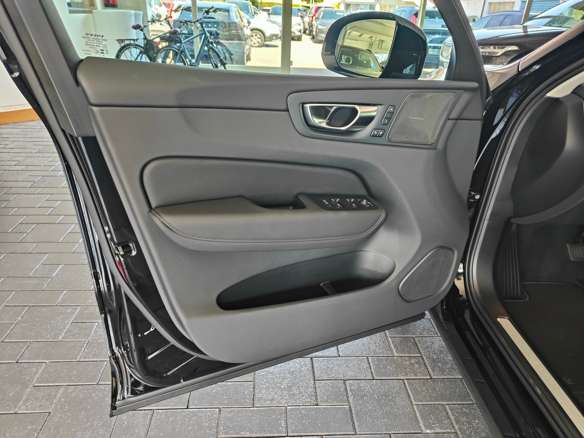 VOLVO XC60 T8 eAWD PluginHybrid Ultra Dark Geartronic-image-6