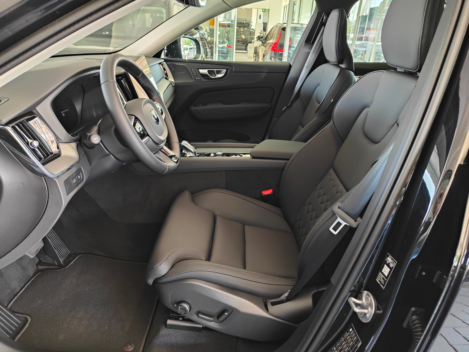 VOLVO XC60 T8 eAWD PluginHybrid Ultra Dark Geartronic-image-8
