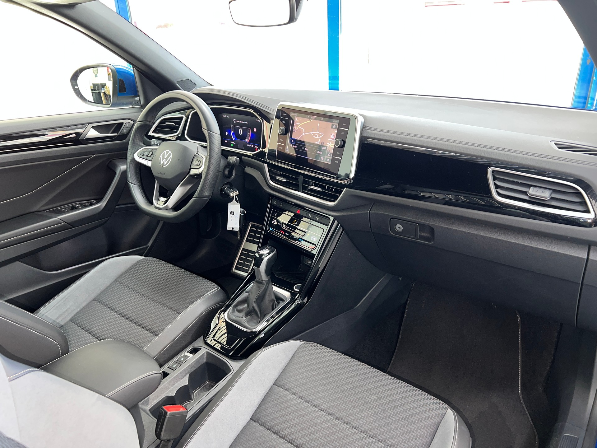 VW T-Roc Cabriolet 1.5 TSI EVO R-Line DSG-image-16