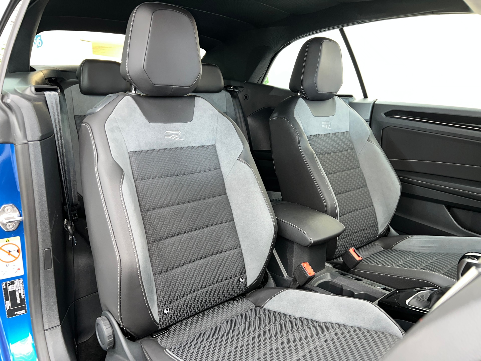 VW T-Roc Cabriolet 1.5 TSI EVO R-Line DSG-image-7
