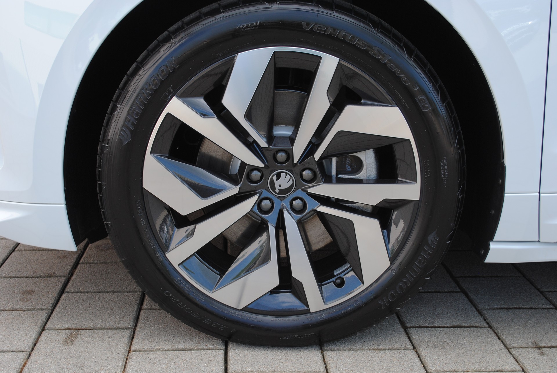 SKODA Enyaq 85x Sportline 4x4-image-10
