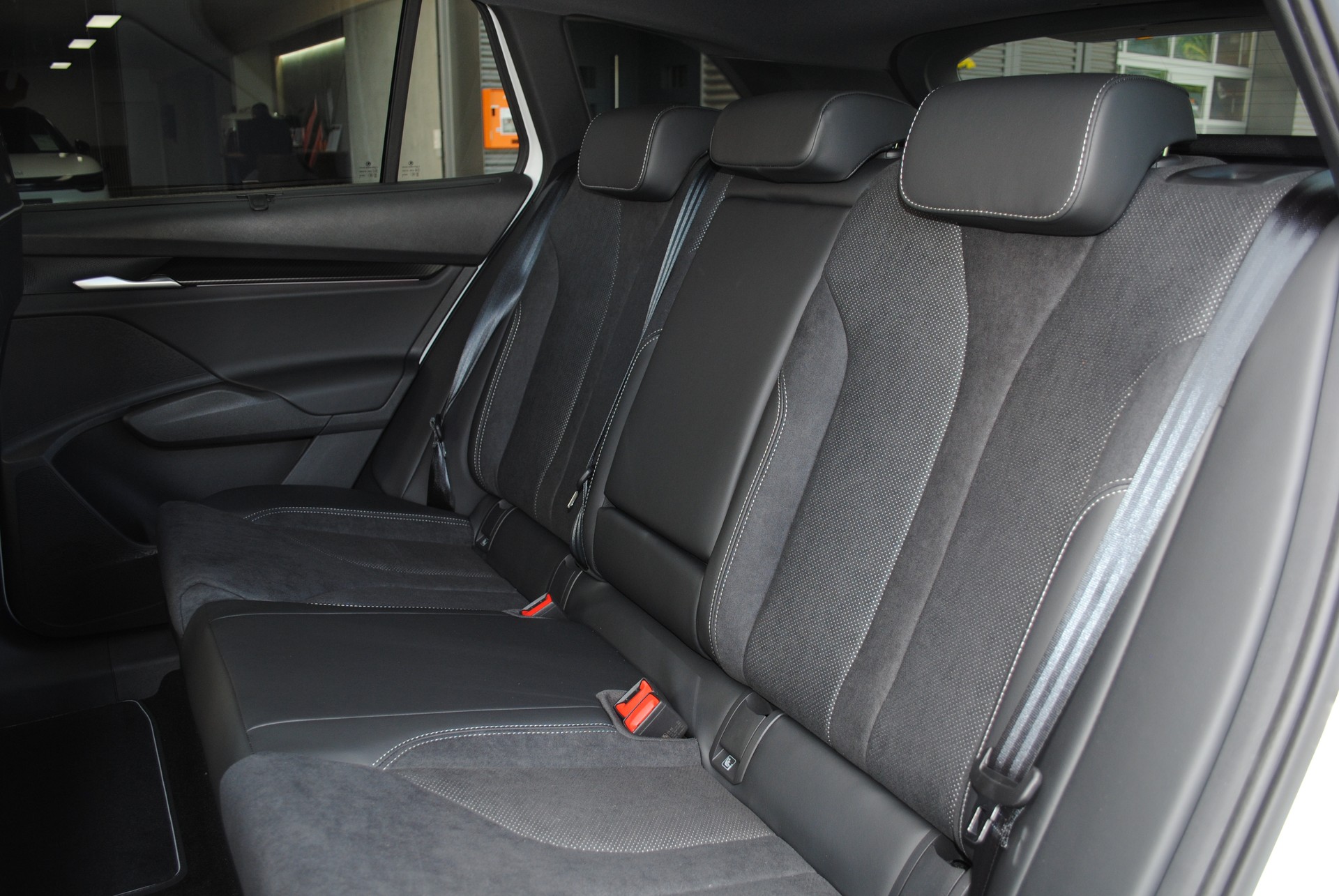 SKODA Enyaq 85x Sportline 4x4-image-17