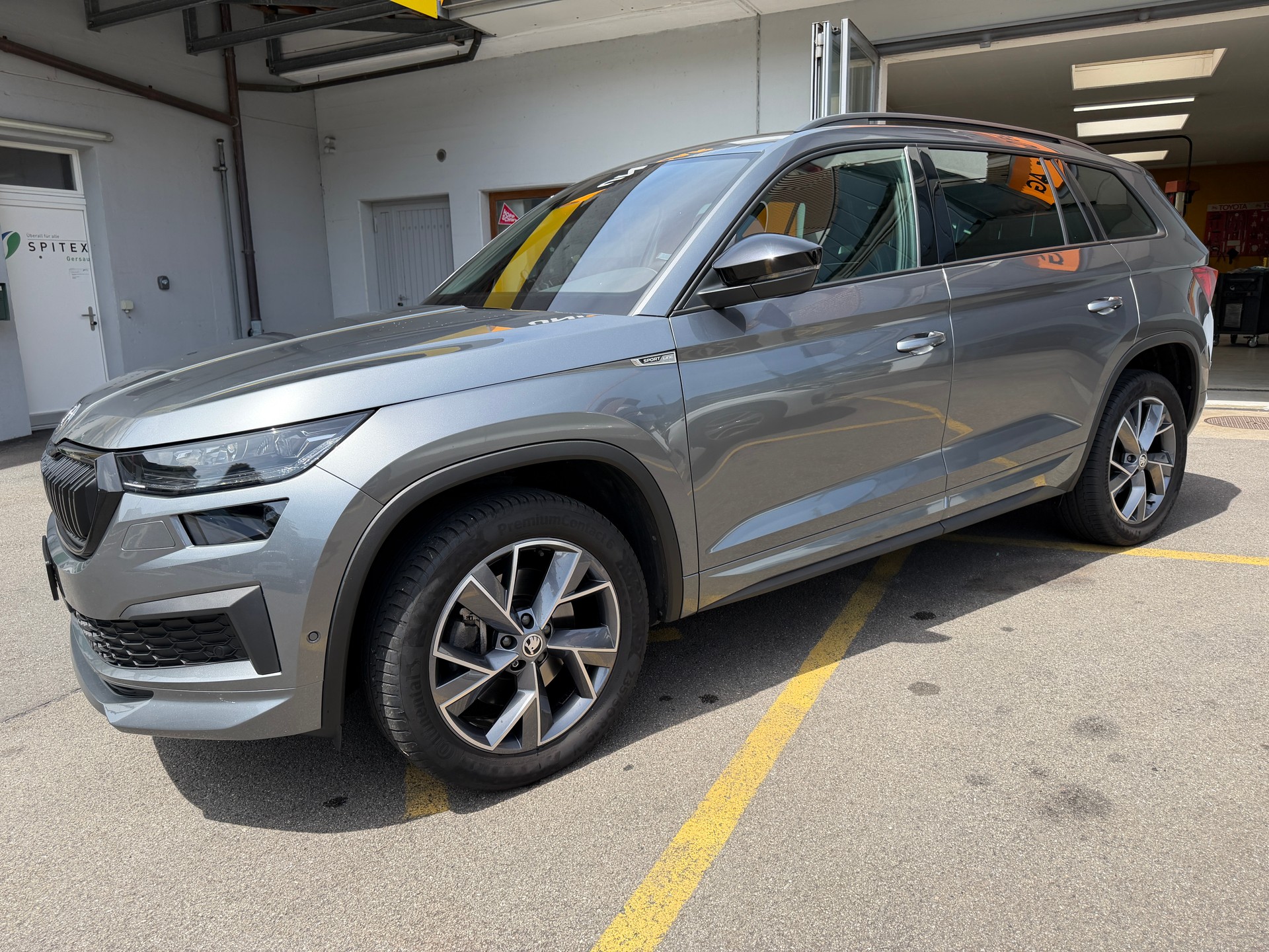 SKODA Kodiaq 2.0 TSI 4x4 SportLine-image-2