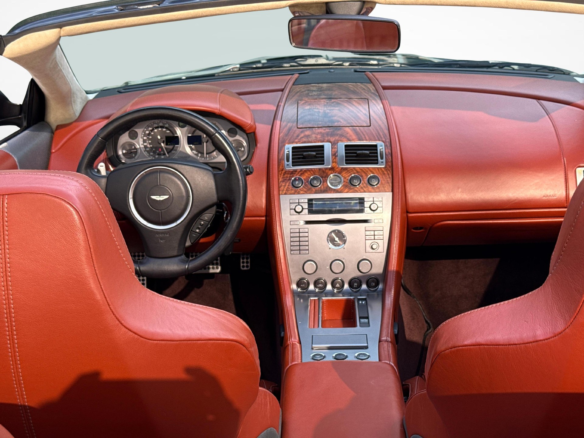 ASTON MARTIN DB9 Volante 5.9 V12-image-8