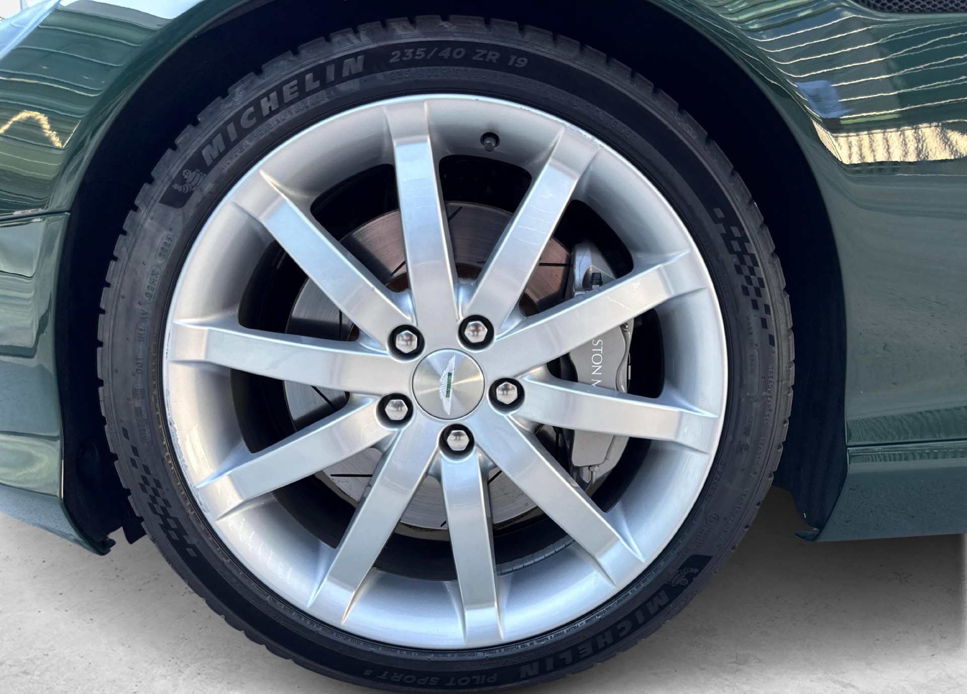ASTON MARTIN DB9 Volante 5.9 V12-image-12
