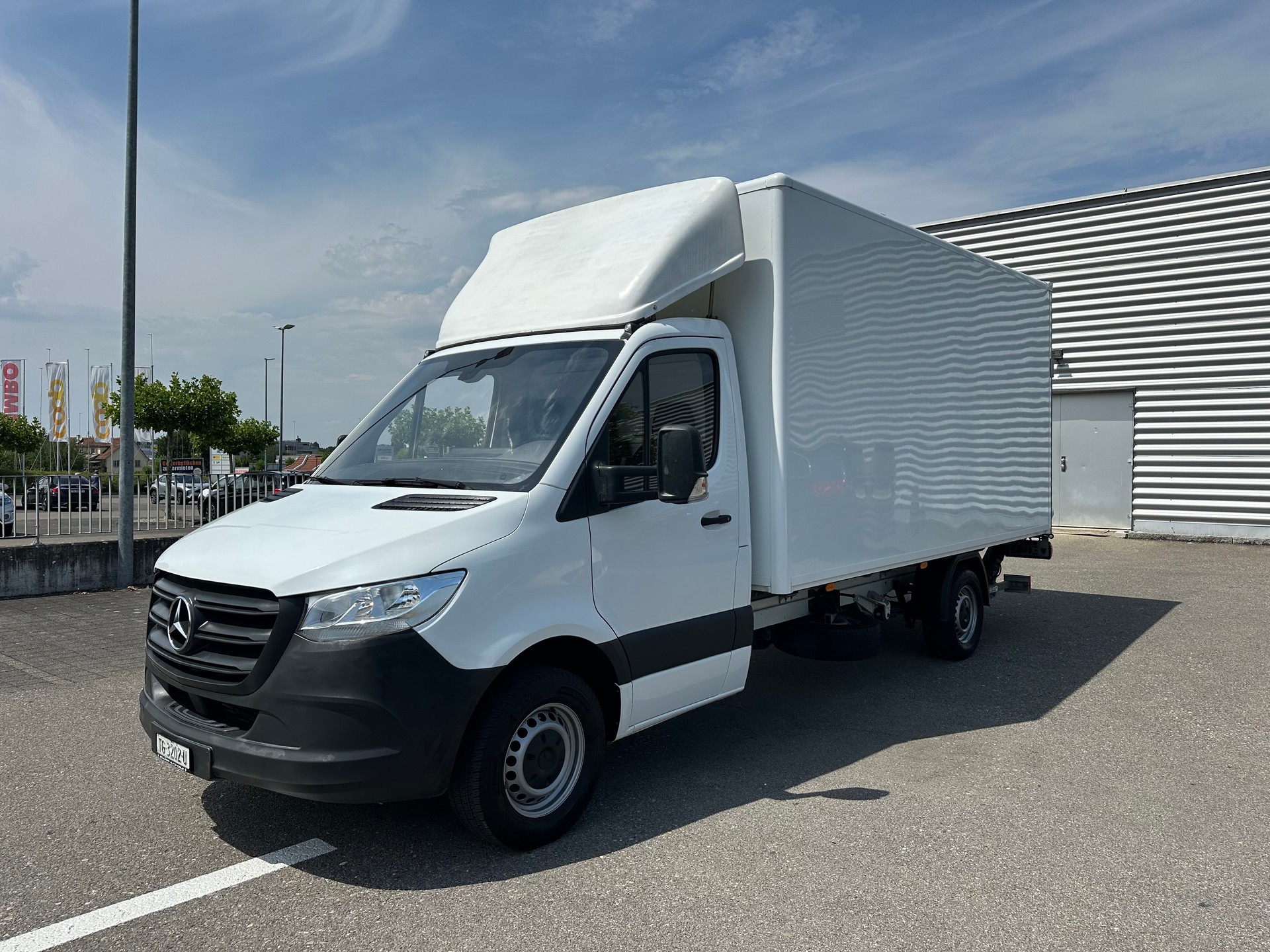 MERCEDES-BENZ Kofferaufbau mit Hebebühne / Anhängerkupplung 3,5t-image-0