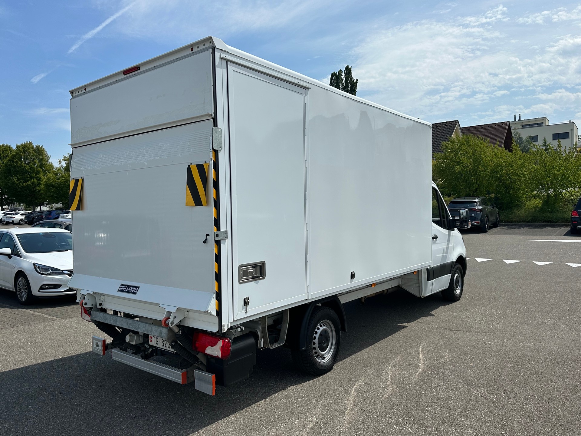 MERCEDES-BENZ Kofferaufbau mit Hebebühne / Anhängerkupplung 3,5t-image-4