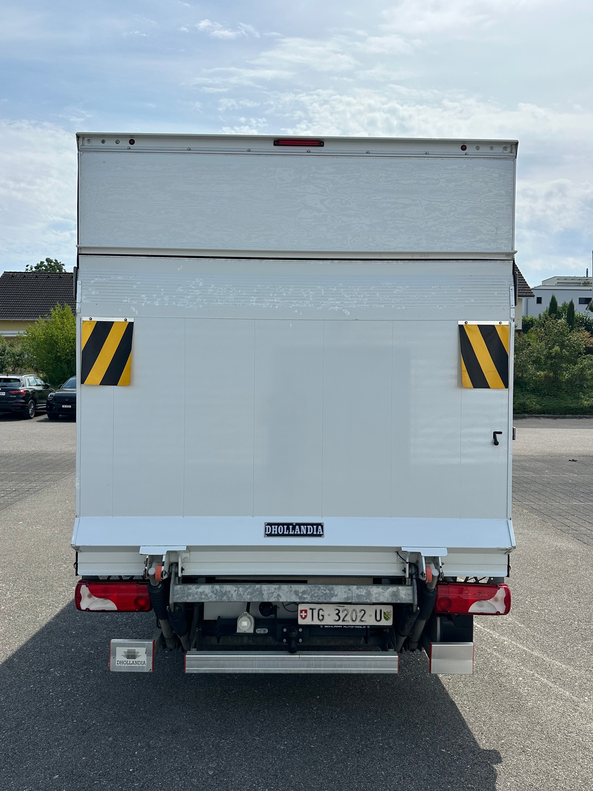 MERCEDES-BENZ Kofferaufbau mit Hebebühne / Anhängerkupplung 3,5t-image-2
