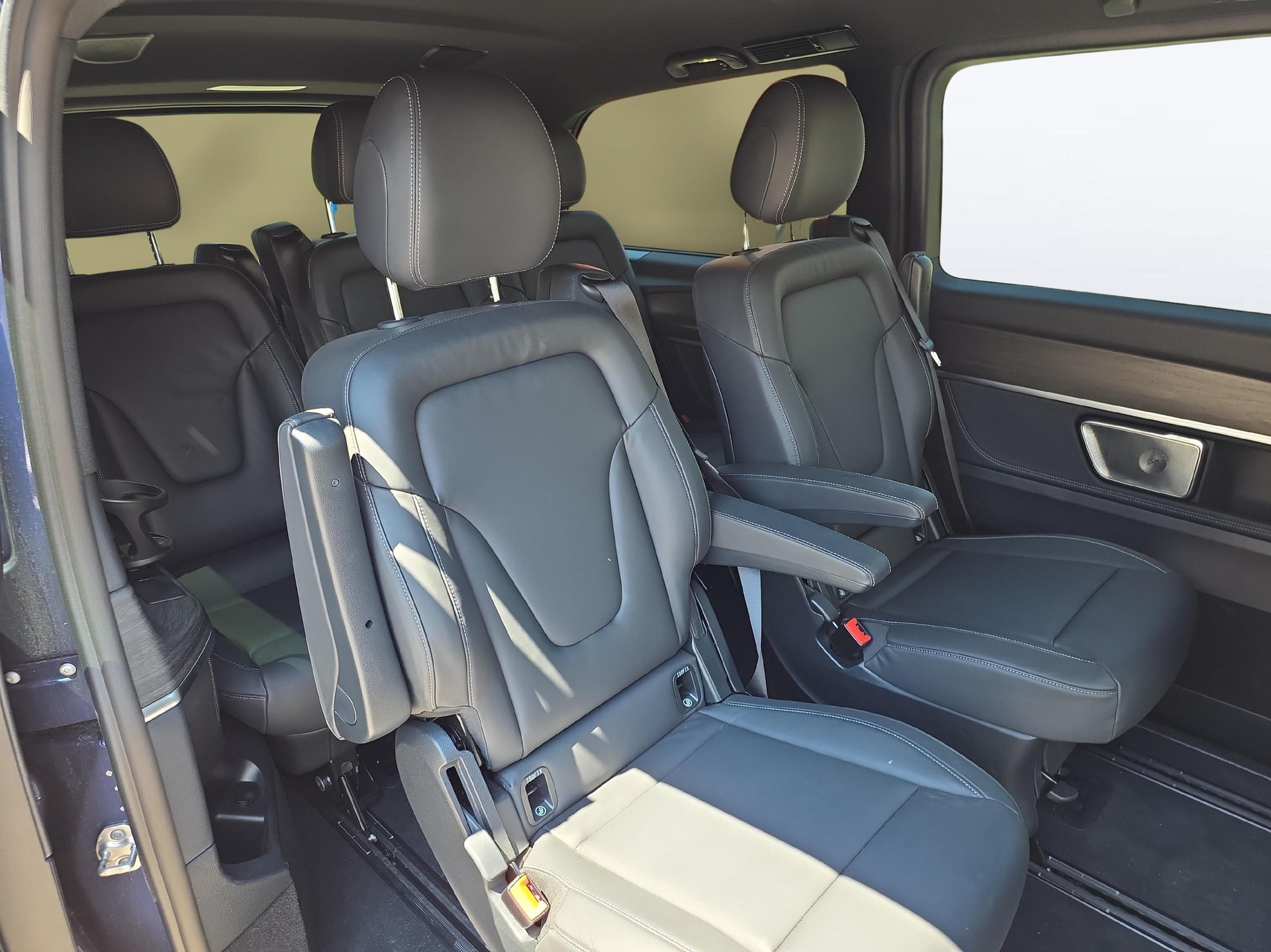 MERCEDES-BENZ V 300 d Exclusive lang Van-image-10