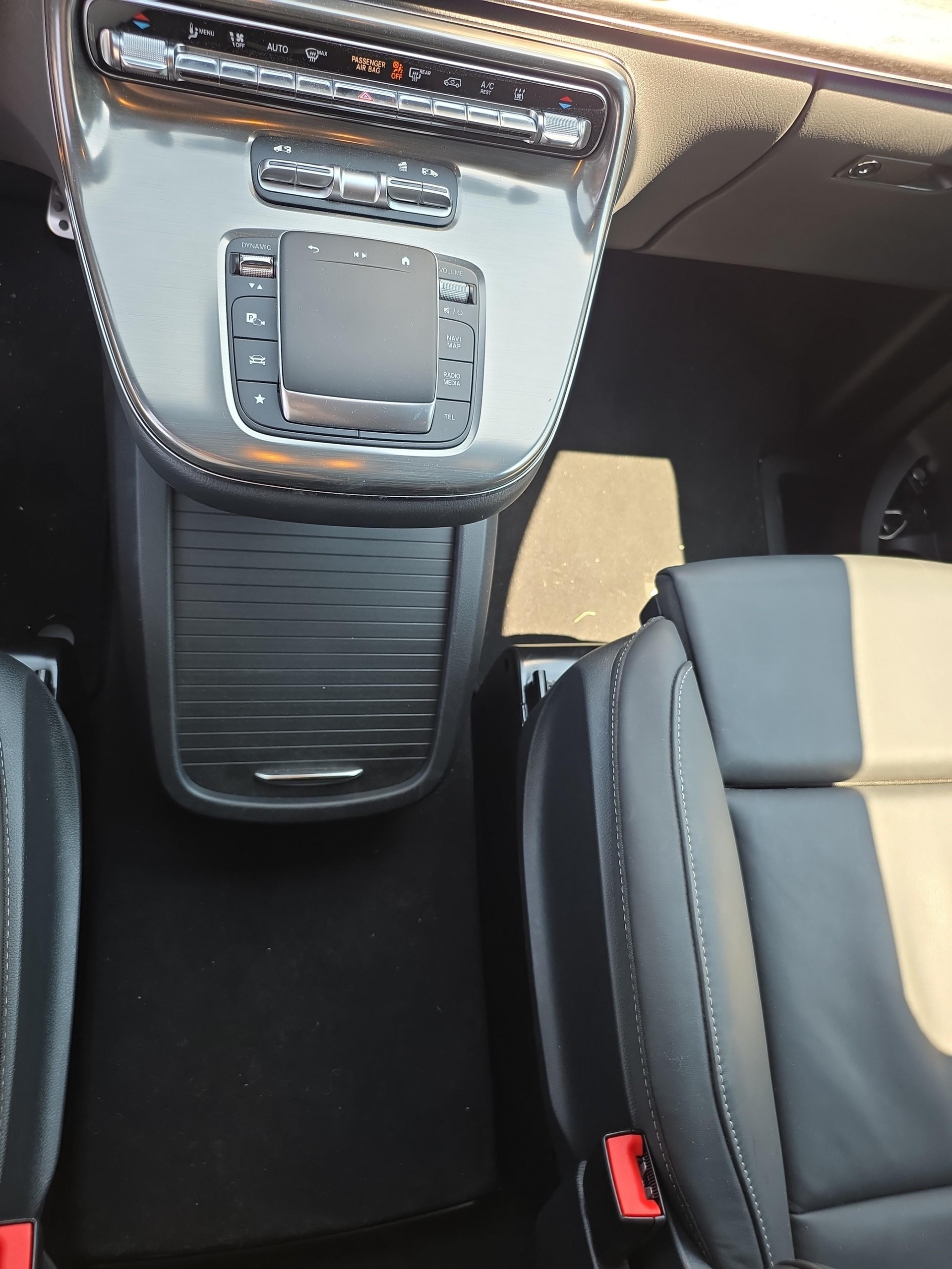 MERCEDES-BENZ V 300 d Exclusive lang Van-image-16