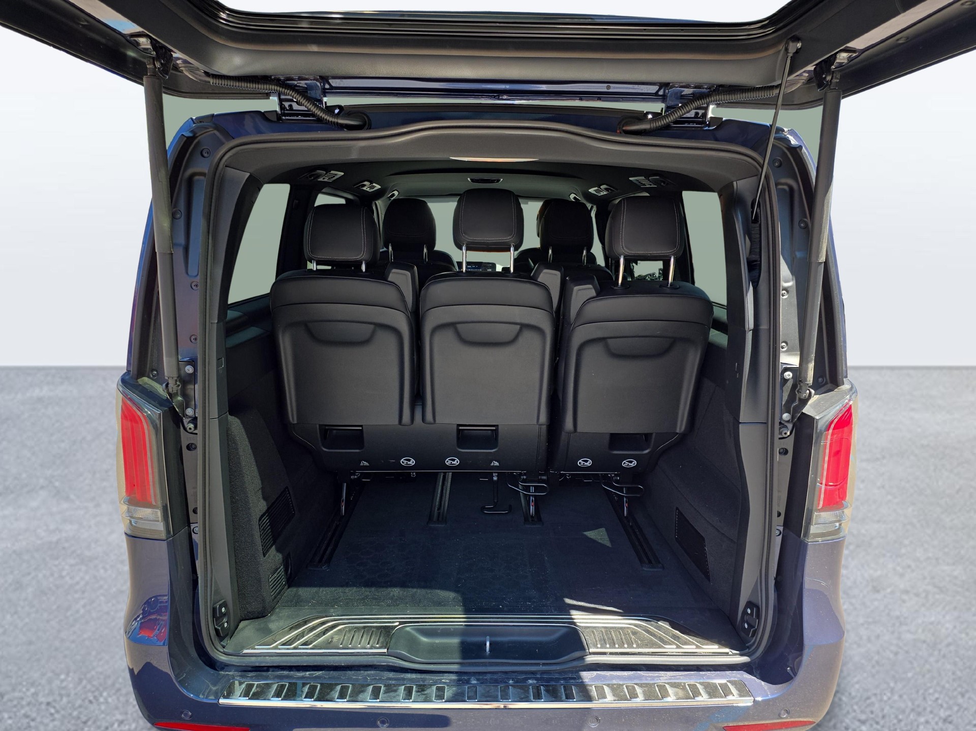 MERCEDES-BENZ V 300 d Exclusive lang Van-image-13