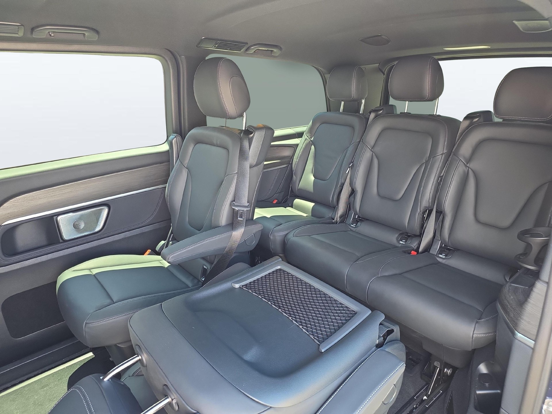 MERCEDES-BENZ V 300 d Exclusive lang Van-image-13